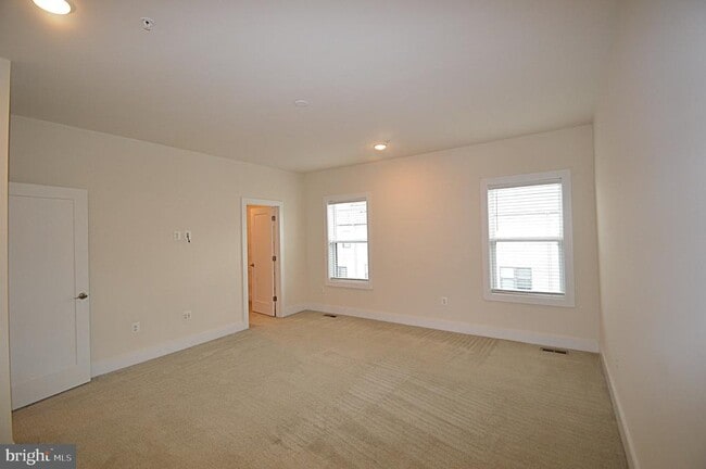 Building Photo - 44878 Tiverton Sq
