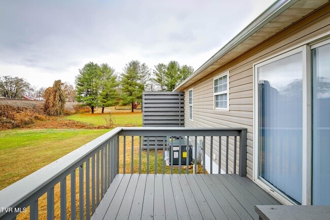 Building Photo - 754 Old Stage Rd