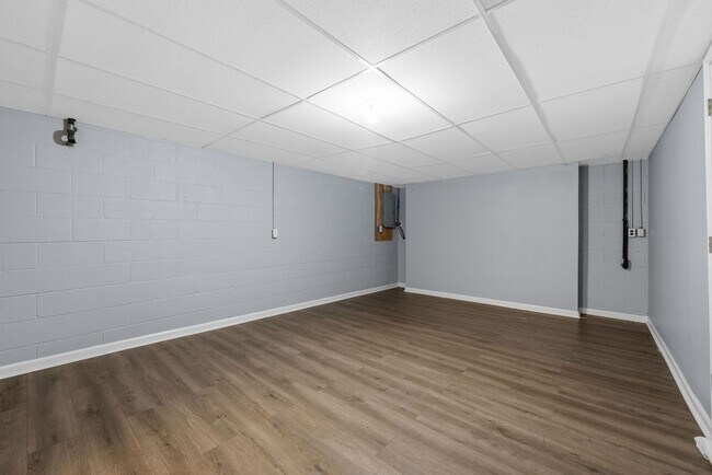 Building Photo - Pet Friendly Three Bedroom with Basement!