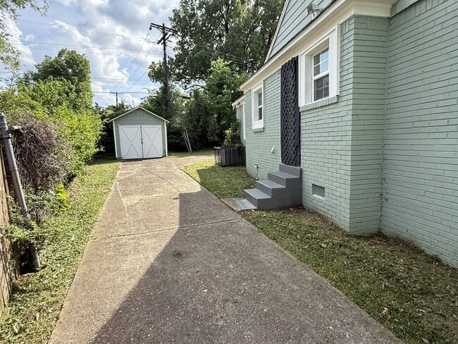 Building Photo - 1031 N Belvedere Blvd