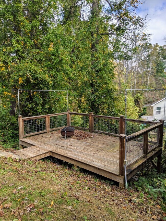Building Photo - South Asheville Rental!
