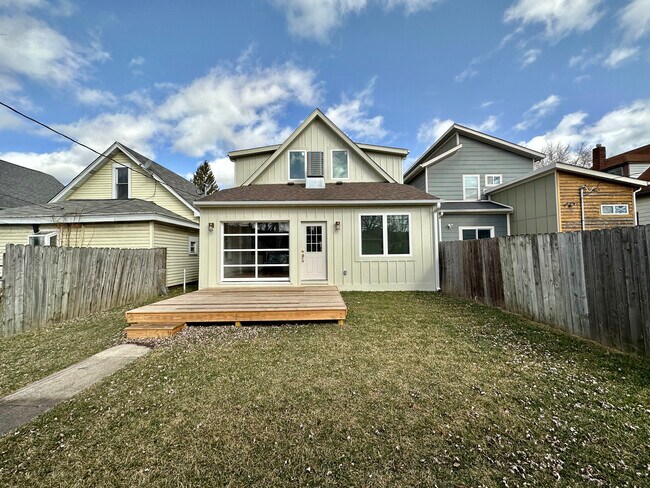Backyard/ Deck - 603 E Morris St