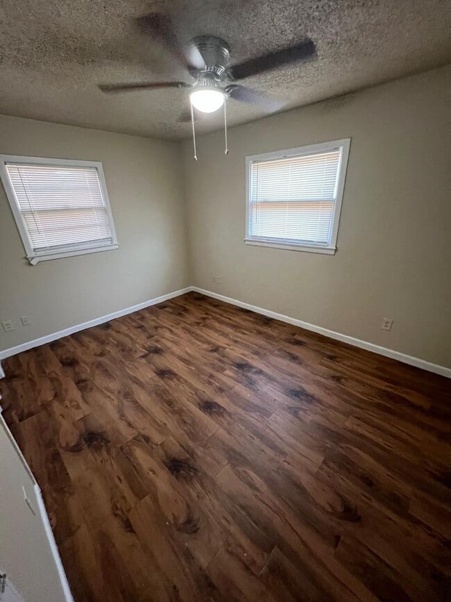 Building Photo - $0 First Month's Rent / $0 Deposit at Move-in