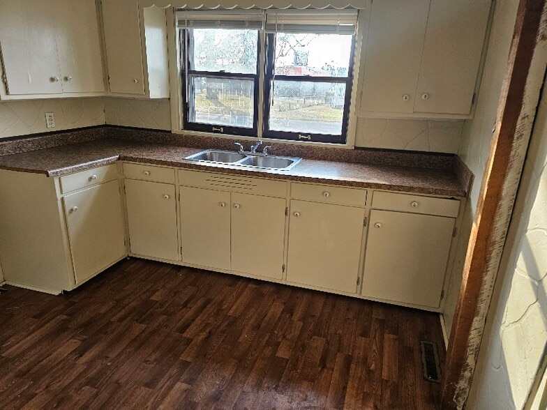 Building Photo - 1627 Norton