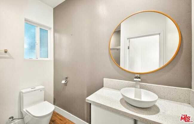 Building Photo - 5641 Riverton Ave