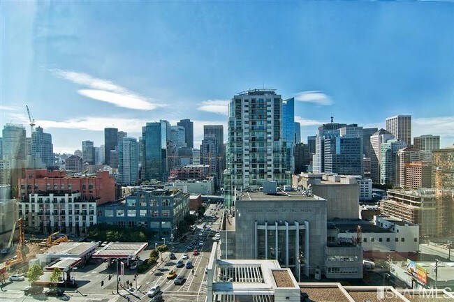 Building Photo - 425 1st St