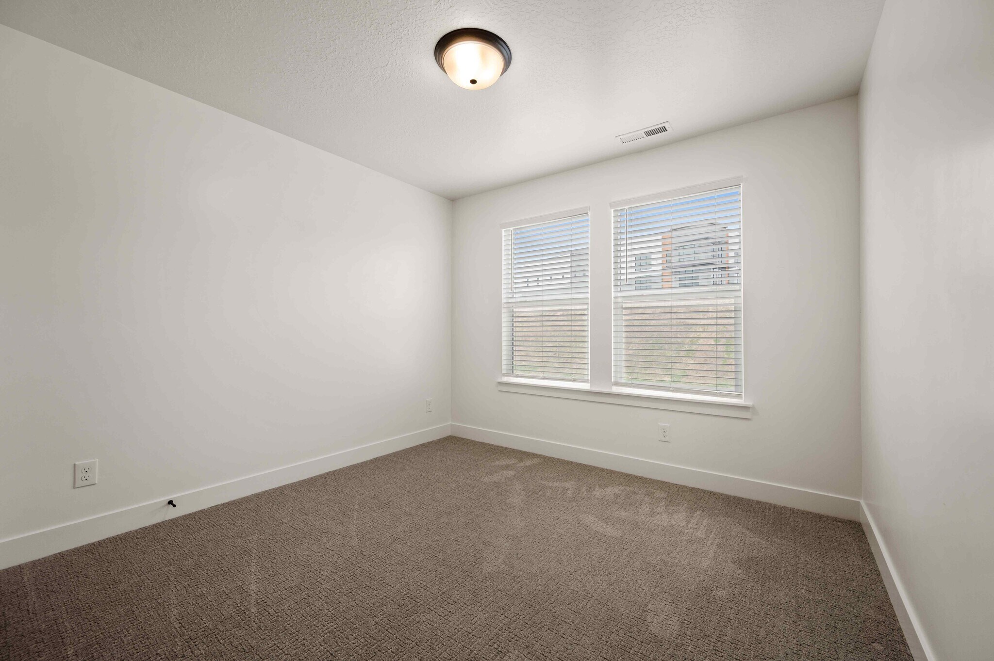 Building Photo - 16123 S Truss Dr