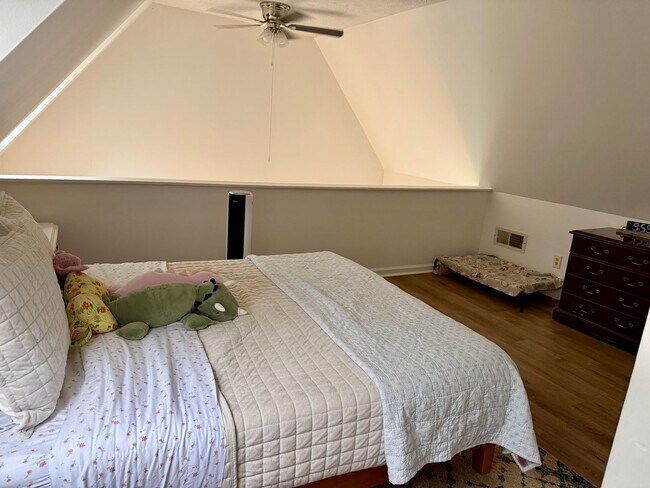 Building Photo - Two Story Hearthstone Cottage