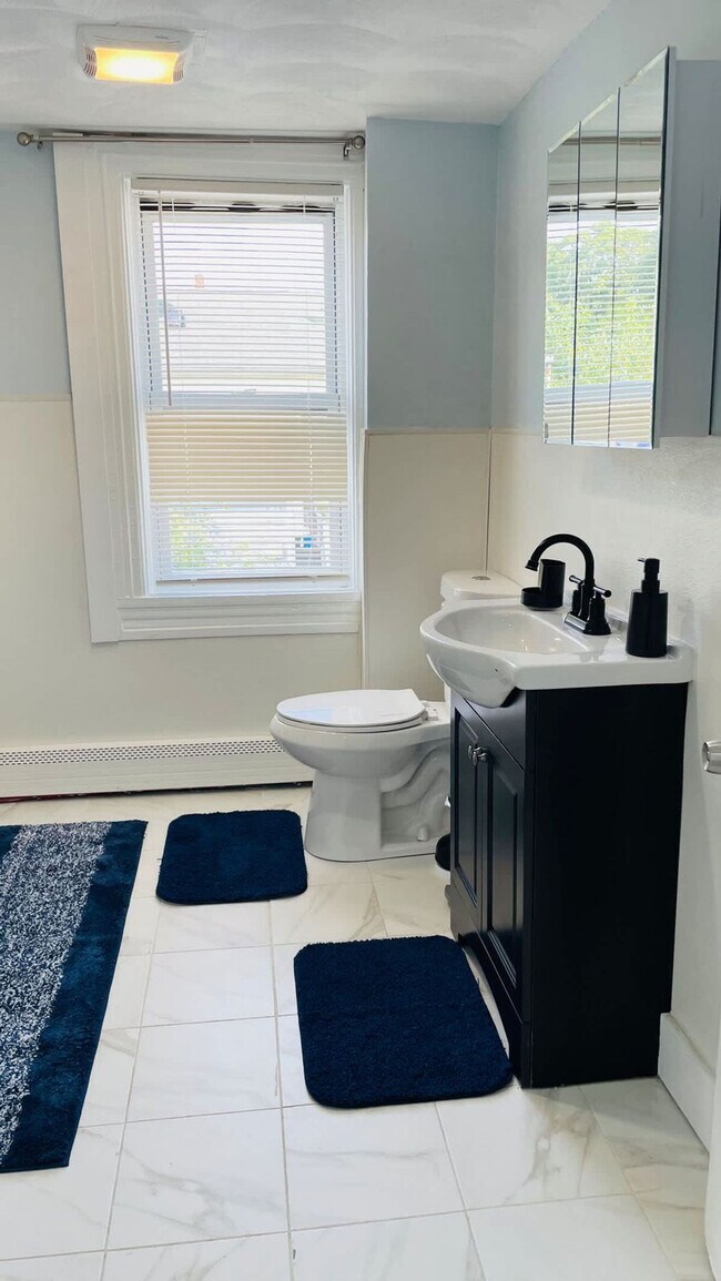 Building Photo - 25 Andem St