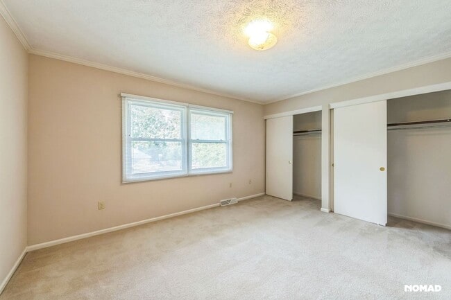 Building Photo - Spacious 4BR House in Asheville