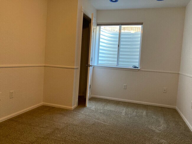 Building Photo - Spacious 4 Bed / 2.5 Bath Westminster Home