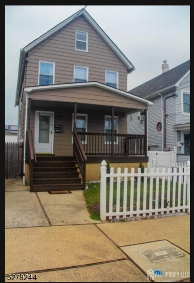 Primary Photo - 165 Emerson St