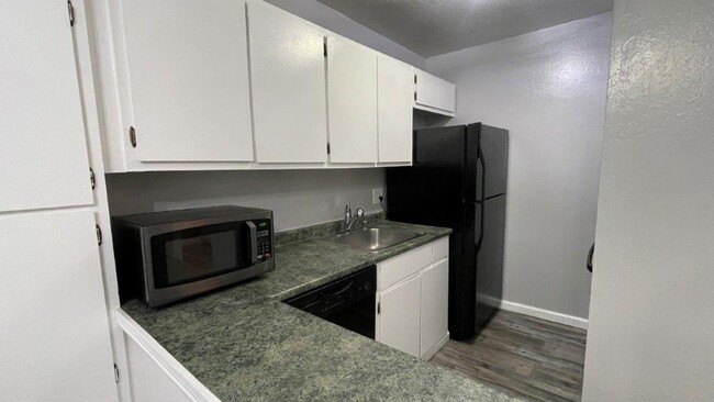 Building Photo - Walnut Creek! 1 bedroom 1 bathroom, Walk t...