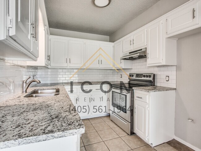 Building Photo - 515 N Robin Way