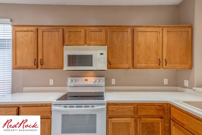 Building Photo - 2 Bedroom Townhome in Coral Canyon with Resort Amenities