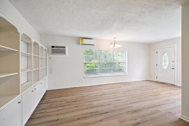 Building Photo - 25402 Lynbriar Ln