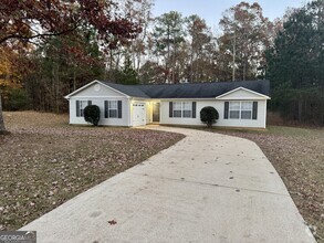 Building Photo - 200 Country Meadows Ct