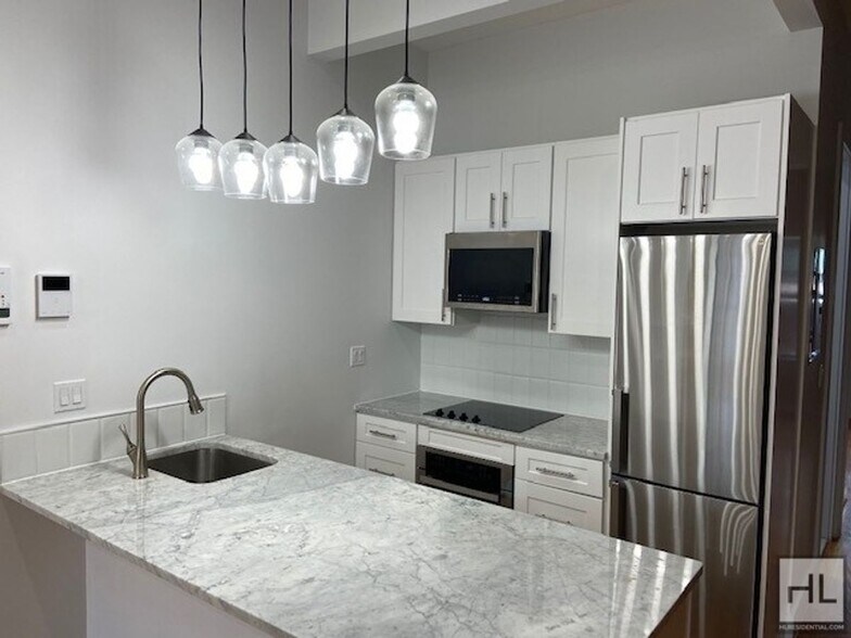 Building Photo - VANDERBILT AVENUE / Renovated 1-Bedroom in...