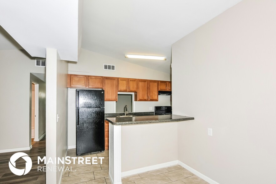 Building Photo - 2280 St Catherine St