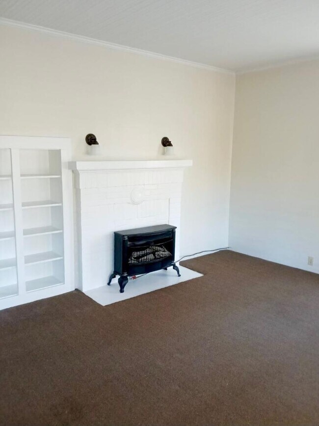 Building Photo - 512 E Main St