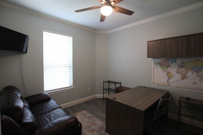 Building Photo - Coming Soon! Stunning 3 Bed 2 Bath Home on...