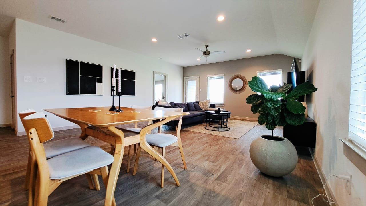Building Photo - 3555 Crestfield Ln