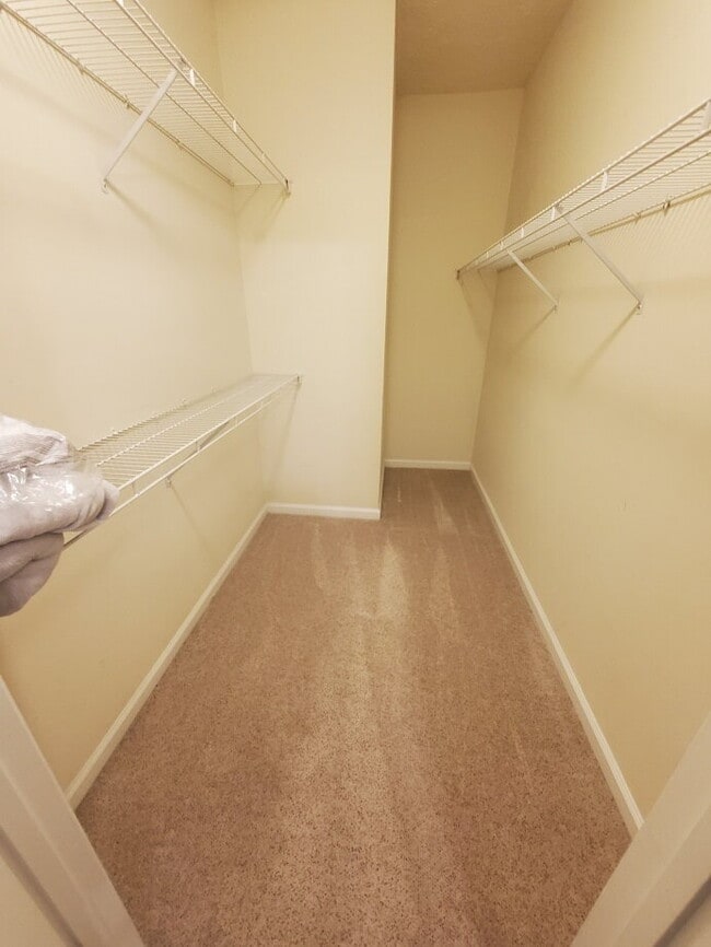Building Photo - FULLY FURNISHED 2BR CONDO WITH MONTHLY LEA...