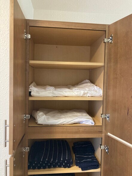 Building Photo - 14275 Avon Allen Rd