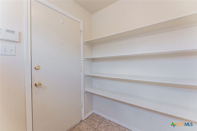 Building Photo - 514 Prospector Trl