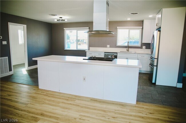 Building Photo - 2580 E Hacienda Ave