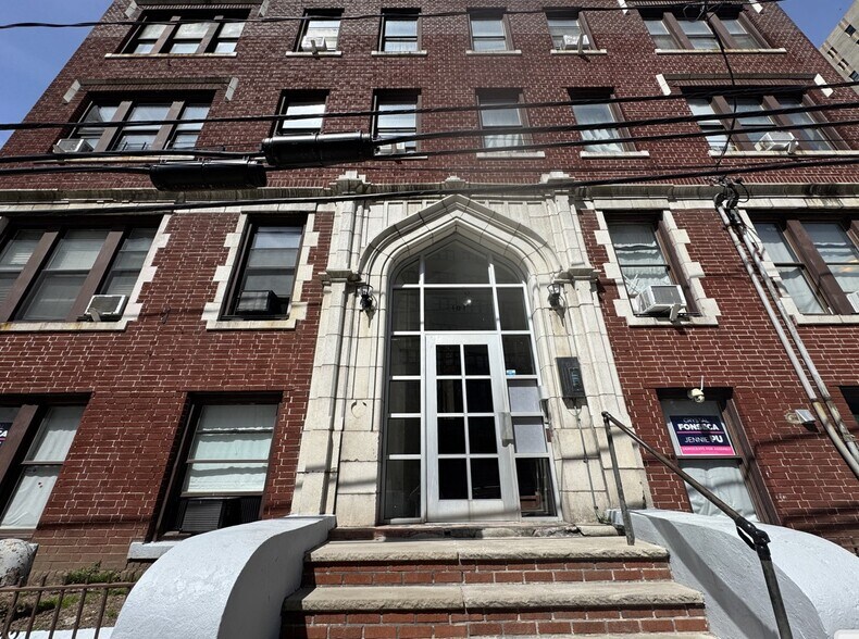 101 Clifton Pl 43 - 105 Clifton Pl