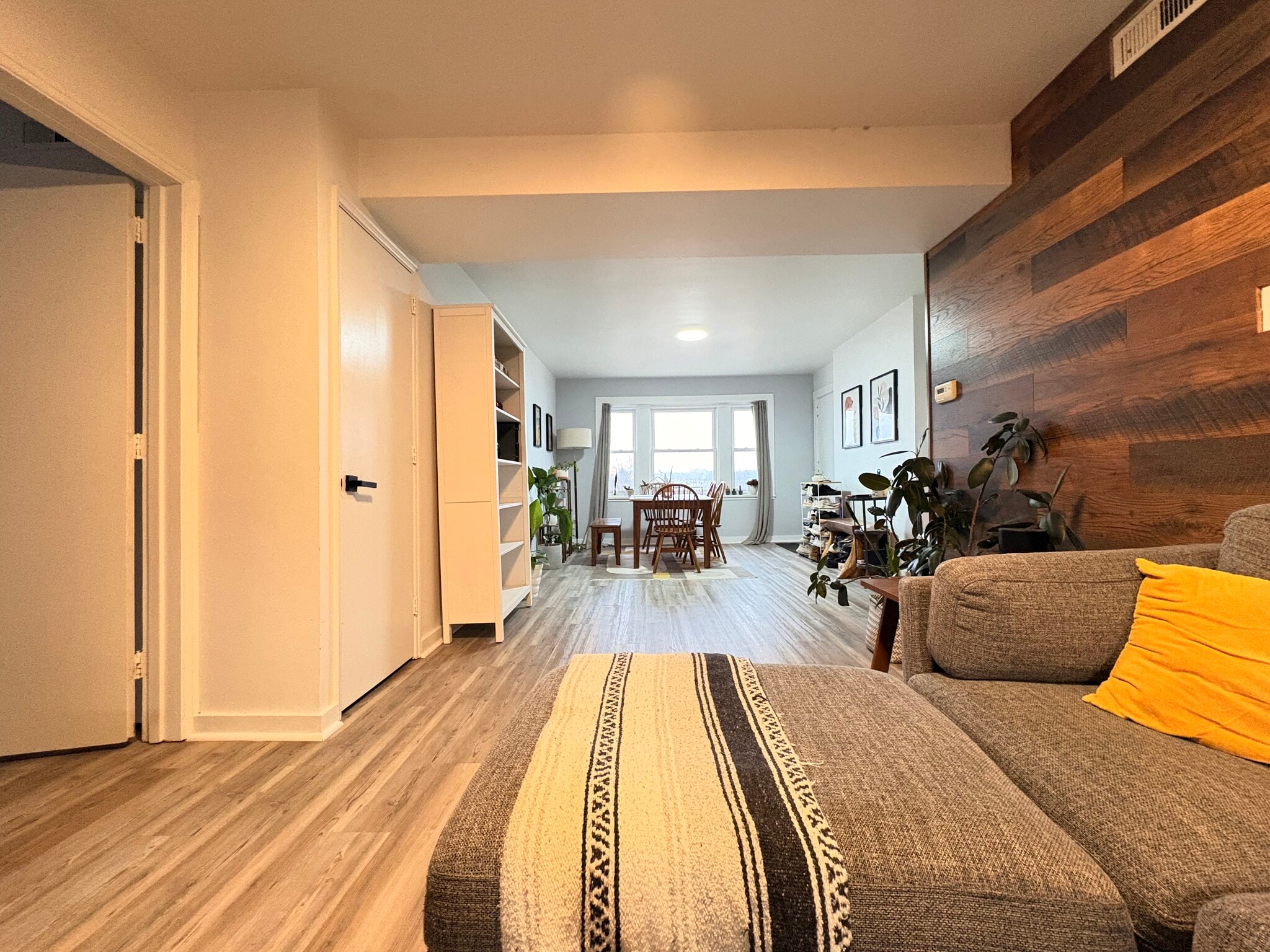 Building Photo - 5737 Hobart St