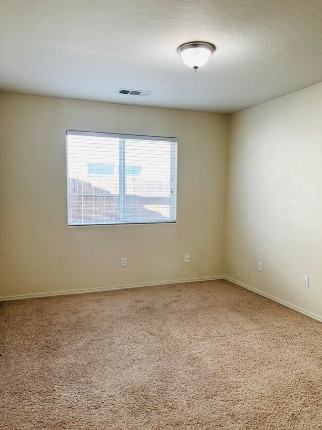 Building Photo - 1407 W Burgundy Ct