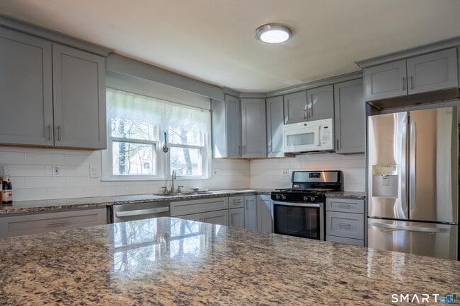 Building Photo - 115 Hilldale Rd