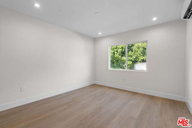 Building Photo - 420 S Sepulveda Blvd