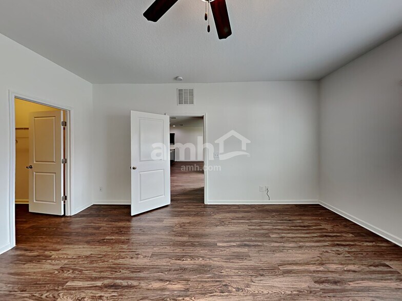 Building Photo - 4878 St James Ln