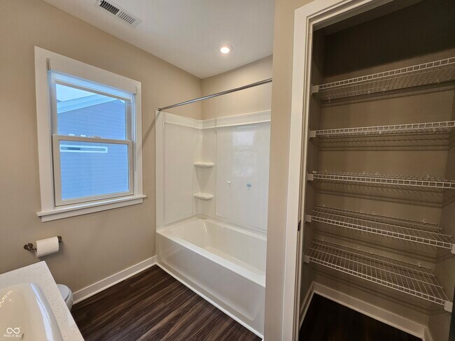 Building Photo - 228 Oakhurst Wy