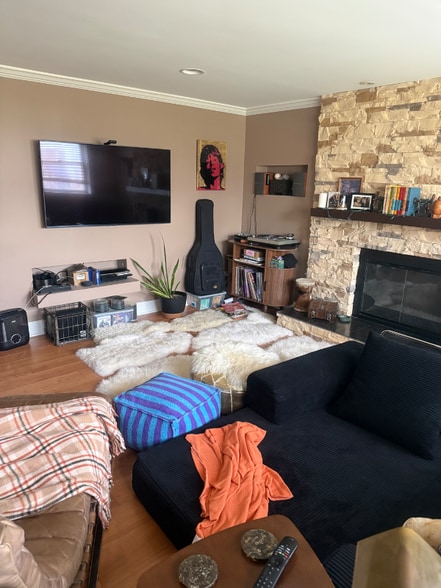 Building Photo - 725 Buffalo Cir