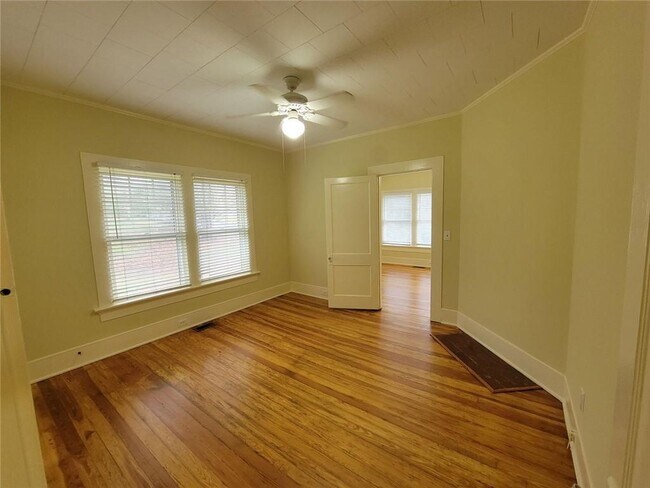 Building Photo - 251 Archer St