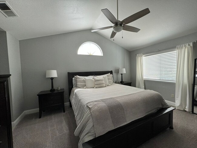 Building Photo - 4 Bedroom home in Dixon