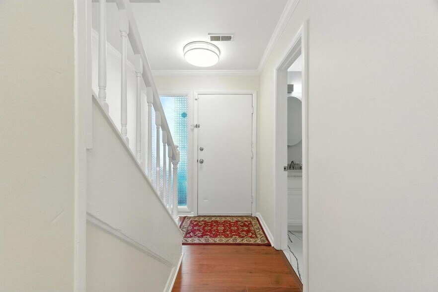 Building Photo - 233 Mill Point Dr