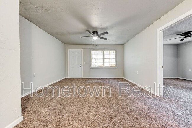 Building Photo - 1135 N Billen Ave