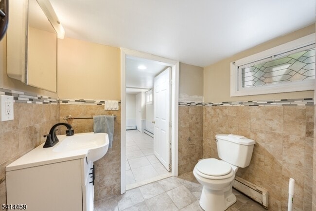 Building Photo - 529 Ainsworth St