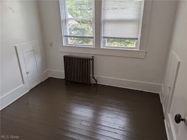 Building Photo - 339 Harris St