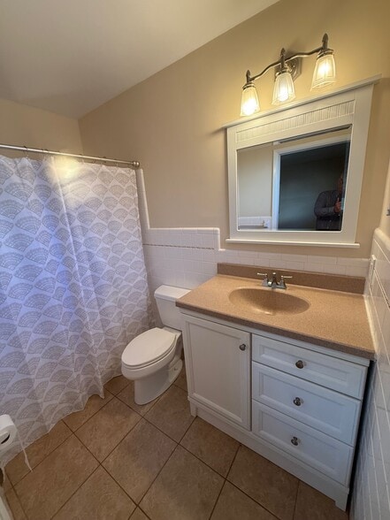 Building Photo - 1424 SE 12th Ave