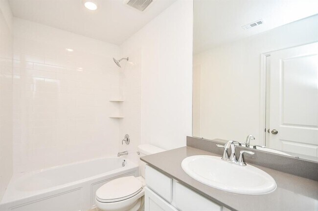 Building Photo - 5624 Frst Cv Dr
