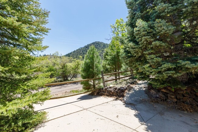 Building Photo - Serene 3 Bedroom, 2 Bathroom Home in Pine ...