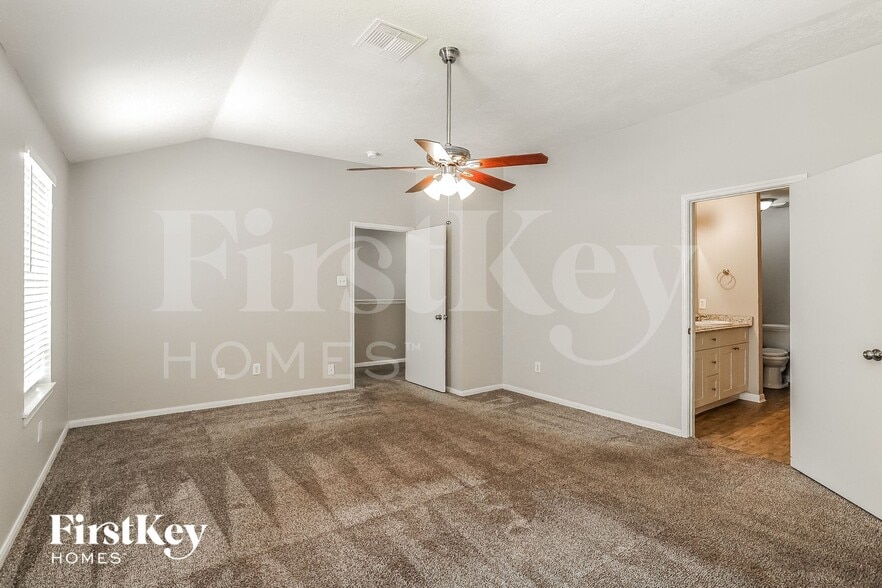 Building Photo - 518 Foxglove Dr