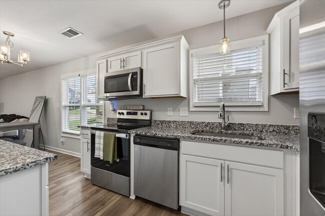 Building Photo - 409 Hillside Dr