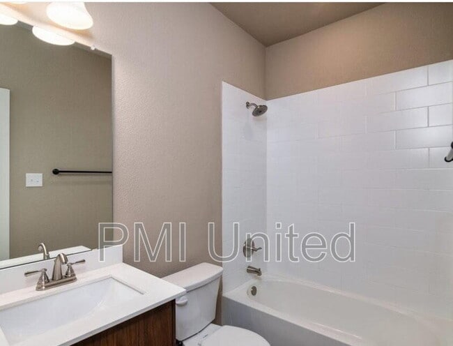 Building Photo - 649 Harvest Moon Dr